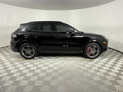 2024 Porsche Cayenne S