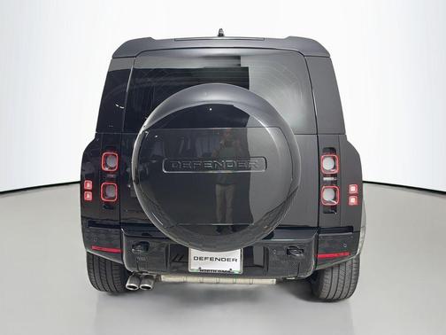 Santorini Black Metallic 2025 Land Rover Defender V8