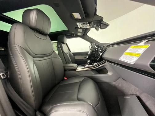 2025 Land Rover Range Rover Sport SE