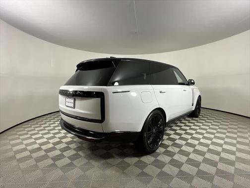 2025 Land Rover Range Rover P400 SE 7 Seat