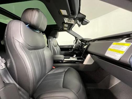 2025 Land Rover Range Rover P400 SE 7 Seat