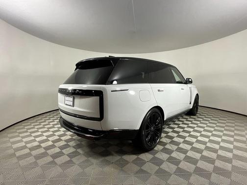2025 Land Rover Range Rover P400 SE 7 Seat