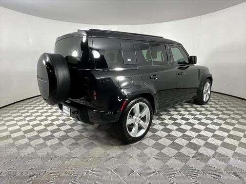 2024 Land Rover Defender 110 P400 X-Dynamic SE