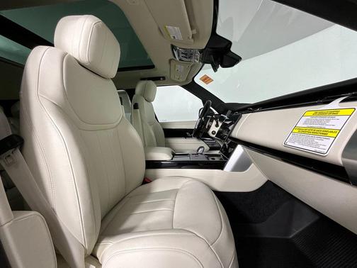 2025 Land Rover Range Rover P550e SE