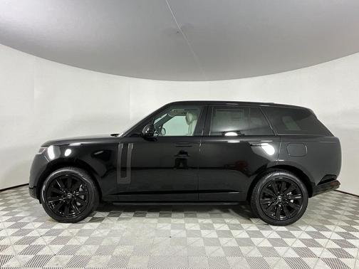 2025 Land Rover Range Rover P550e SE