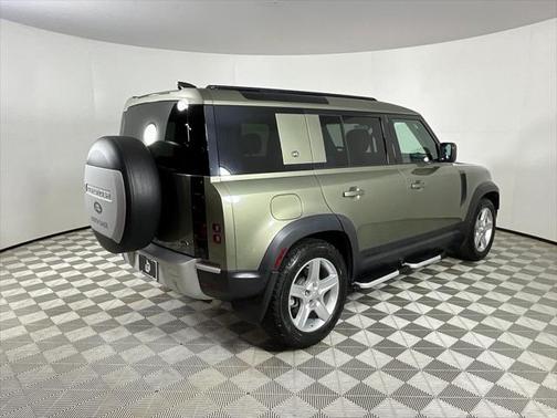 2020 Land Rover Defender 110 SE