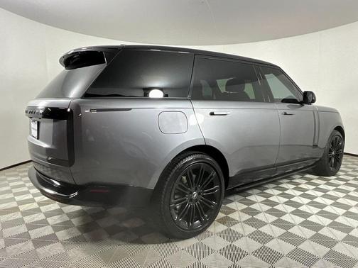 2025 Land Rover Range Rover P530 SE 7 Seat