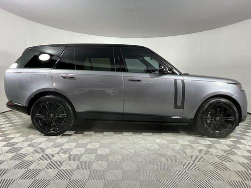 2025 Land Rover Range Rover P530 SE 7 Seat