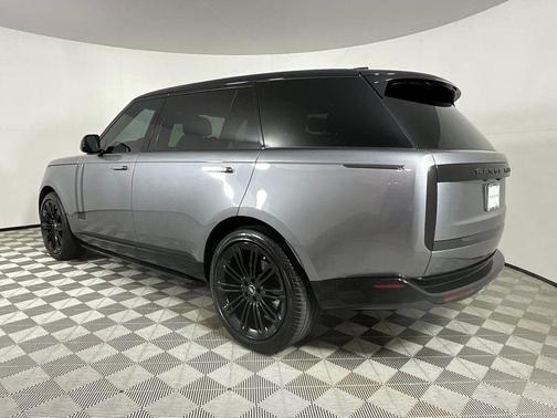 2025 Land Rover Range Rover P530 SE 7 Seat
