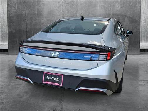 2025 Hyundai SONATA SE