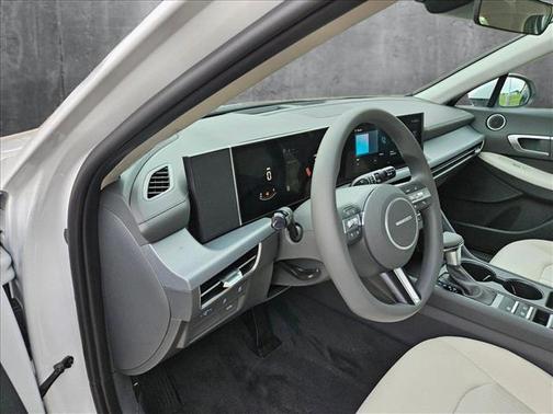 2025 Hyundai SONATA SE