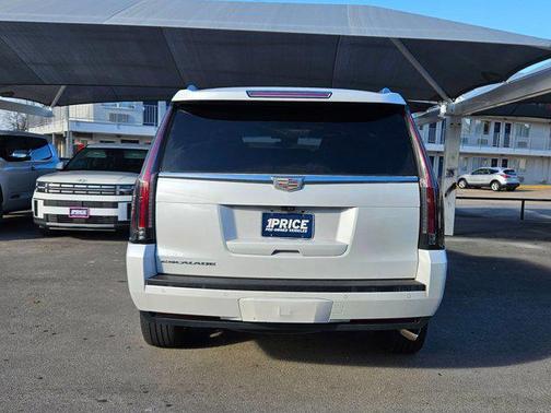 2017 Cadillac Escalade Luxury