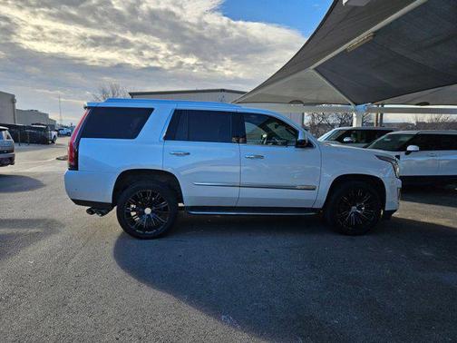 2017 Cadillac Escalade Luxury