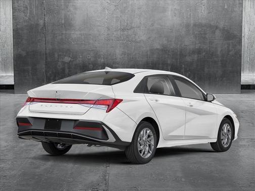 2025 Hyundai ELANTRA SEL