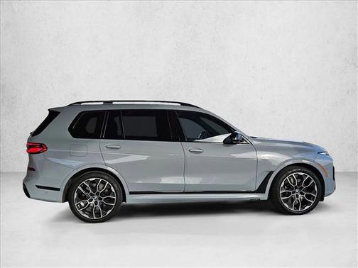2025 BMW X7 M60i