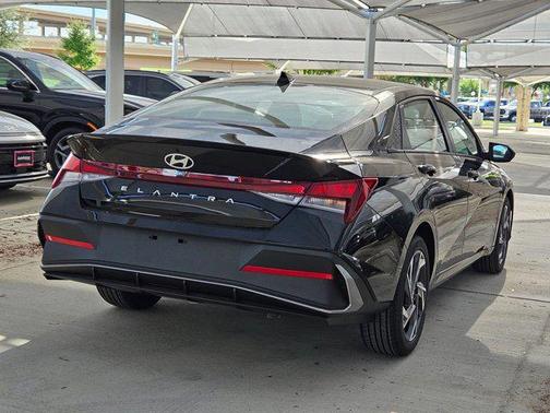 2025 Hyundai ELANTRA Sport