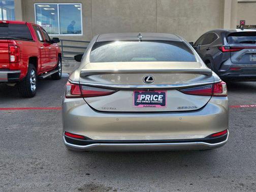2020 Lexus ES 300h Base