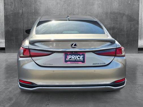 2020 Lexus ES 300h Base