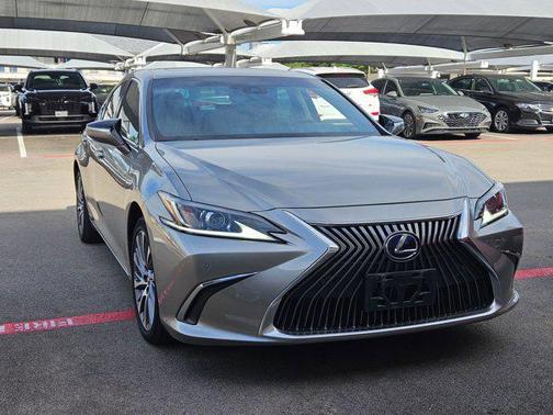 2020 Lexus ES 300h Base