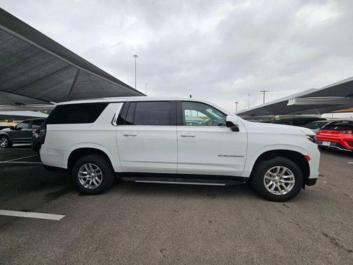 2023 Chevrolet Suburban LT