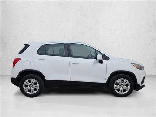 Summit White 2018 Chevrolet Trax LS