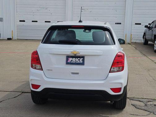 Summit White 2018 Chevrolet Trax LS