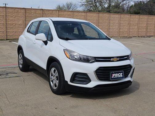Summit White 2018 Chevrolet Trax LS