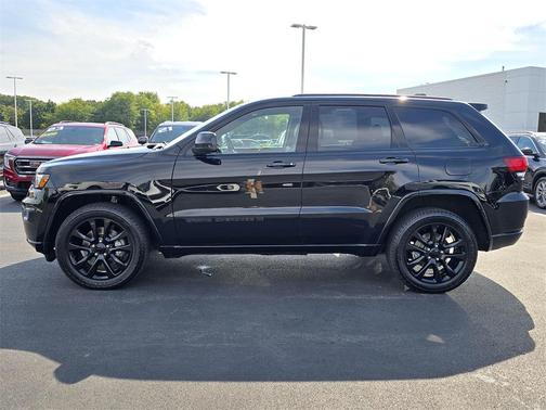 2022 Jeep Grand Cherokee Laredo