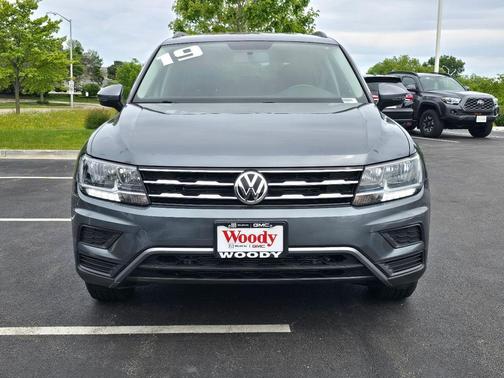 Platinum Gray Metallic 2019 Volkswagen Tiguan 2.0T S