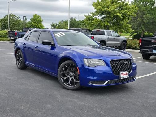 2019 Chrysler 300 Touring