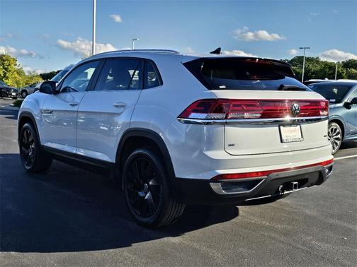 2024 Volkswagen Atlas Cross Sport 2.0T SE w/Technology 4MOTION