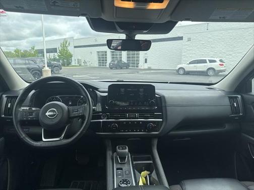 2023 Nissan Pathfinder SL 4WD