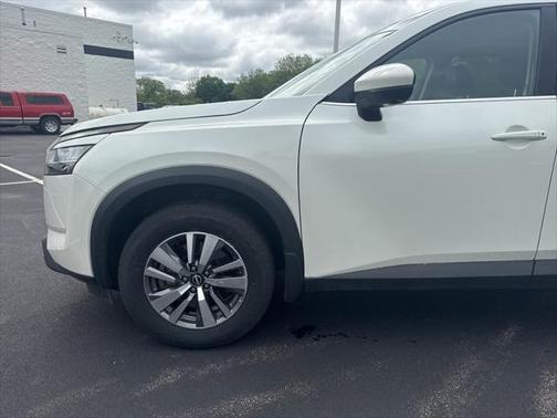 2023 Nissan Pathfinder SL 4WD