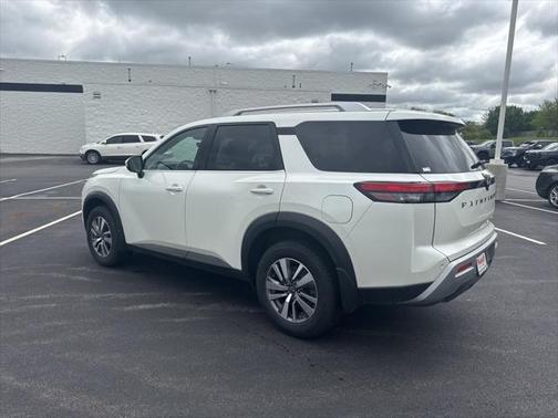 2023 Nissan Pathfinder SL 4WD