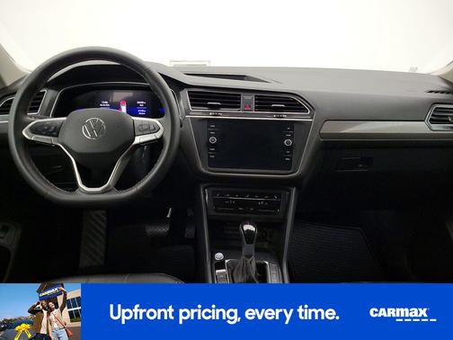 Black 2024 Volkswagen Tiguan SE