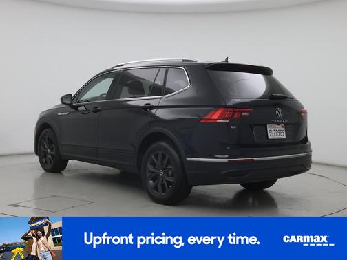 Black 2024 Volkswagen Tiguan SE