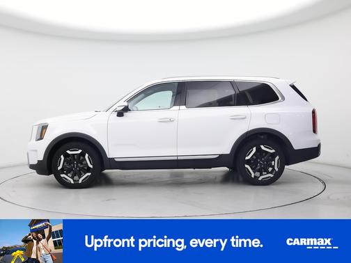 White 2023 Kia Telluride S