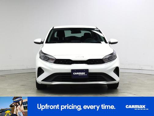 White 2024 Kia Forte LXS