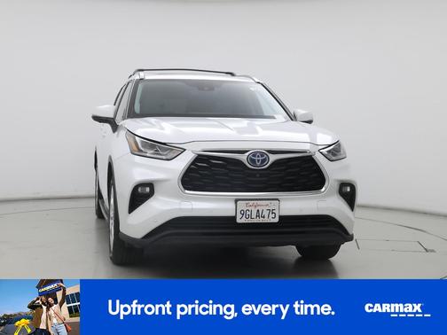 White 2023 Toyota Highlander Hybrid Limited
