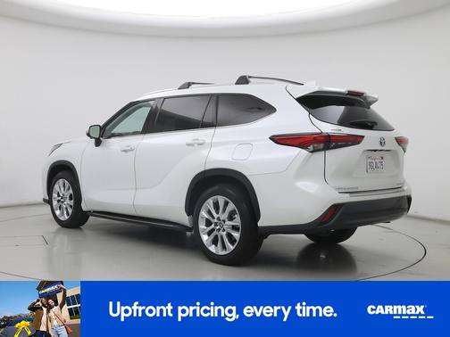 White 2023 Toyota Highlander Hybrid Limited