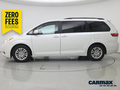 White 2015 Toyota Sienna XLE