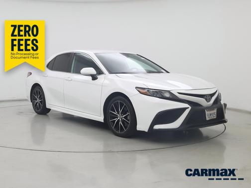 White 2022 Toyota Camry SE