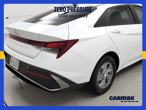 White 2025 Hyundai ELANTRA SE
