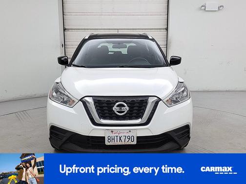 White 2019 Nissan Kicks SV