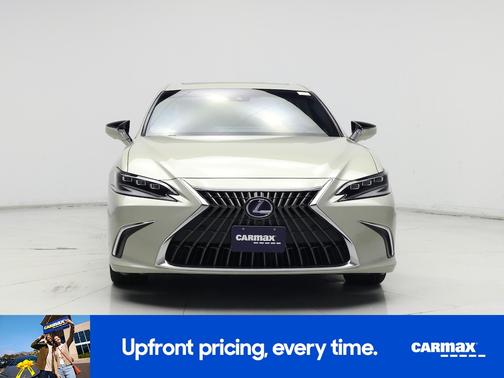 2022 Lexus ES 300h Ultra Luxury
