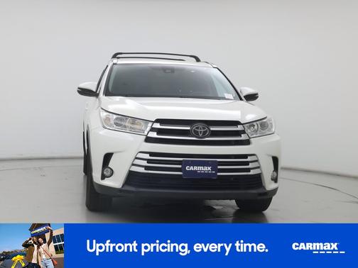White 2019 Toyota Highlander XLE