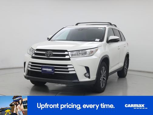 White 2019 Toyota Highlander XLE