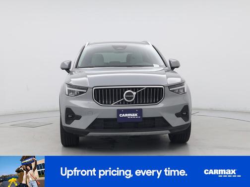 2025 Volvo XC40 B5 Plus Bright Theme