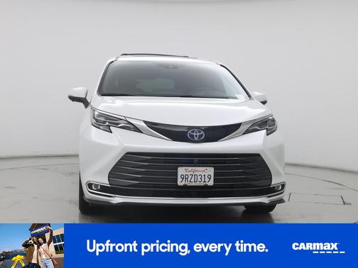 White 2025 Toyota Sienna Platinum