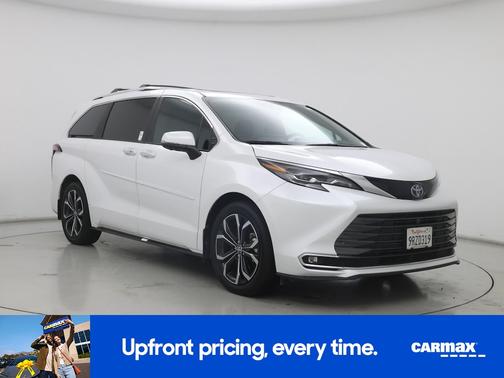 White 2025 Toyota Sienna Platinum